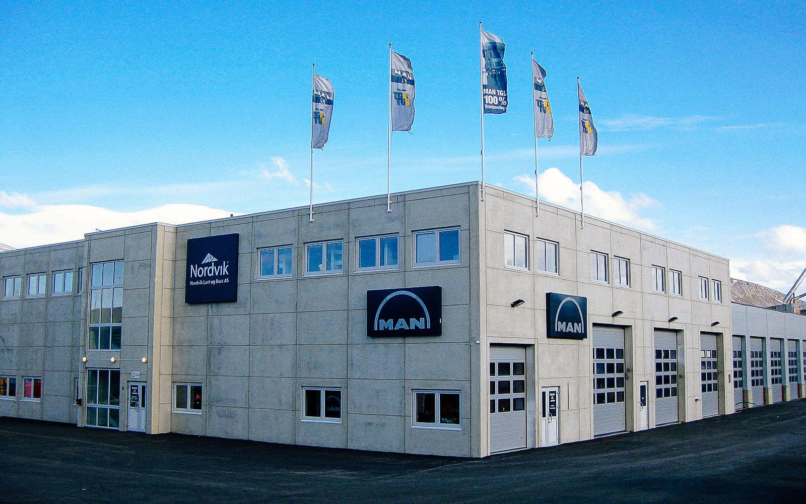 Nordvik-Eiendom-Referansebygg-Tromsø Fasade til Nordvik Last og Buss i Tromsø